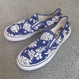 Vans Classic Slip-On in Blue with White Tropical Print